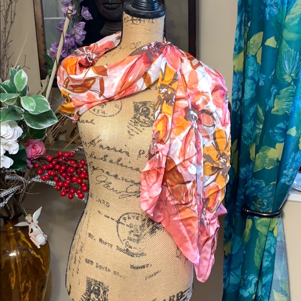 🧣💕Brand Silk 100% Scarf by Vince Camuto New🧣🛍